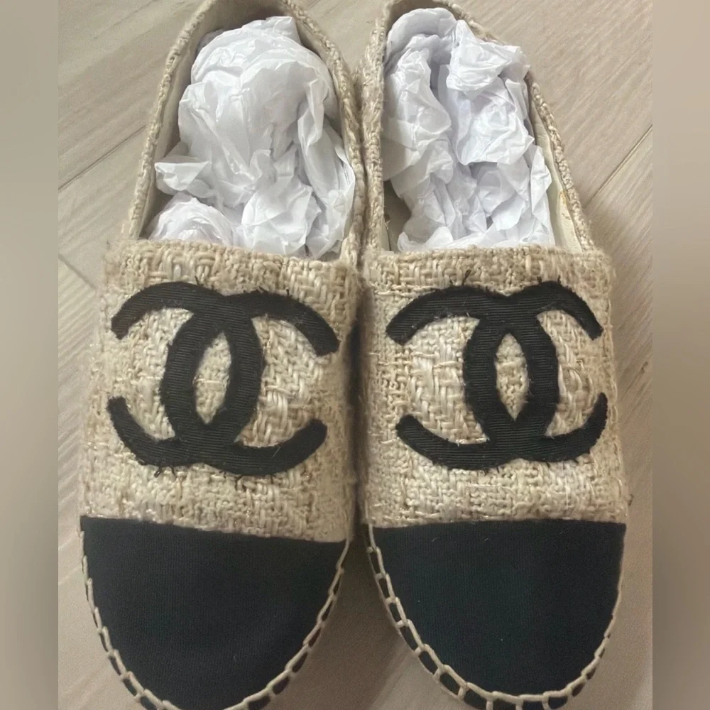 Chanel Tweed EspadrilleS Cream White gold Neutral  7 Authentic flats slip on  H